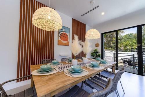 Villa Las Olas Designer Home With Heated Pool - Must!