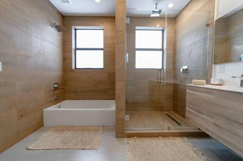 Villa Las Olas Designer Home With Heated Pool - Must!