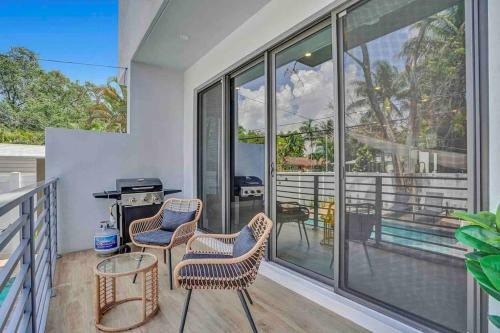 Villa Las Olas Designer Home With Heated Pool - Must!