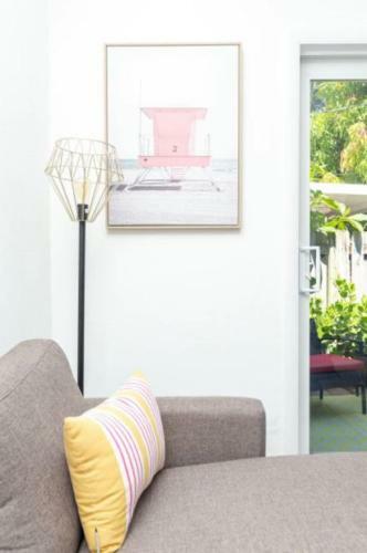 Apartamento Bright Garden Getaway - W/ Private Patio & Parking