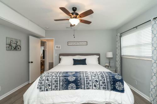 Beach Escape! Beautiful 2/2 Cottage!