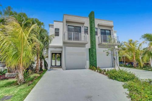 Villa Las Olas Designer Retreat With A Heated Pool!