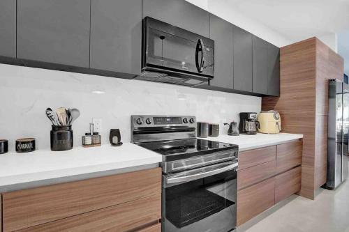 Villa Las Olas Designer Retreat With A Heated Pool!