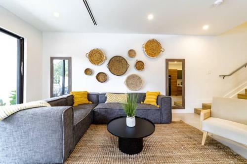 Villa Las Olas Designer Retreat With A Heated Pool!