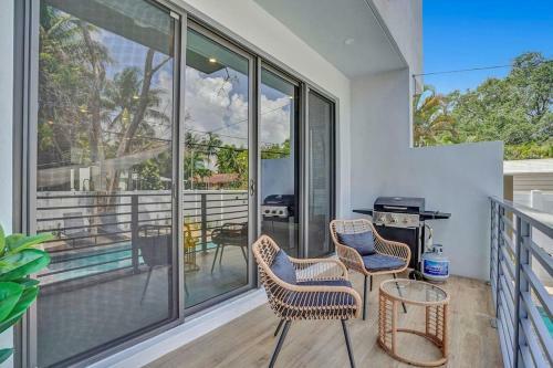 Villa Las Olas Designer Retreat With A Heated Pool!