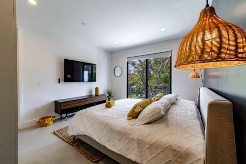 Villa Las Olas Designer Retreat With A Heated Pool!