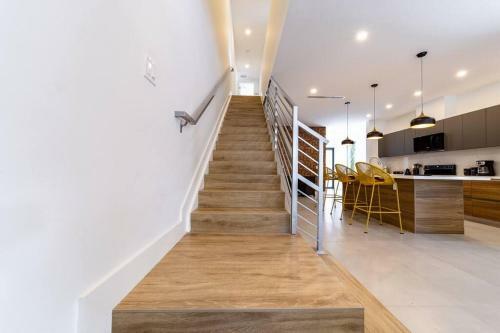 Villa Las Olas Designer Retreat With A Heated Pool!