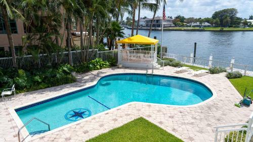 Apartamento Waterfront 4br 3b,intercoastal,pool,5 Min Walk 2 Beach