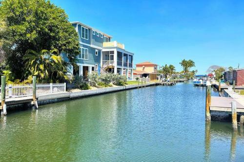 Apartamento Waterfront Condo, Private Dock, 5min Walk To Beach