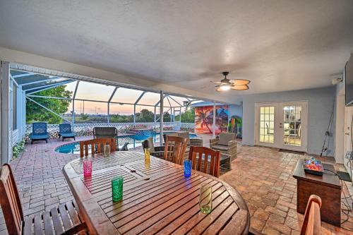 Canalfront Cape Coral Home With Kayaks And Bikes!