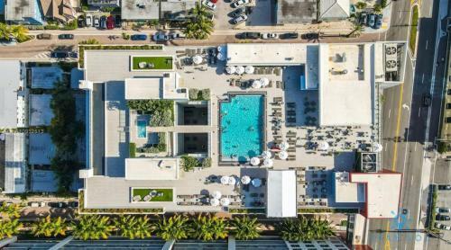 5 Resort Rooftop Pool