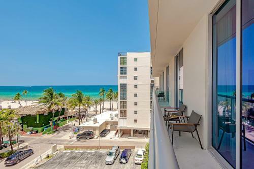 5 Resort Rooftop Pool Wrap Around Ocean View Balcony Hollywood Beach Broadwalk