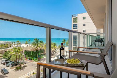 5 Resort Rooftop Pool Wrap Around Ocean View Balcony Hollywood Beach Broadwalk