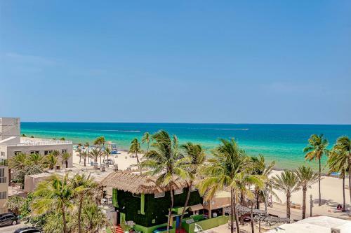 5 Resort Rooftop Pool Wrap Around Ocean View Balcony Hollywood Beach Broadwalk