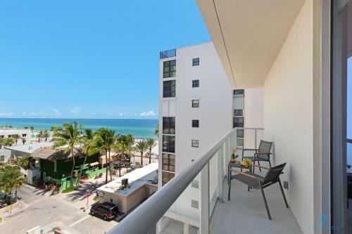 5 Resort Rooftop Pool Wrap Around Ocean View Balcony Hollywood Beach Broadwalk