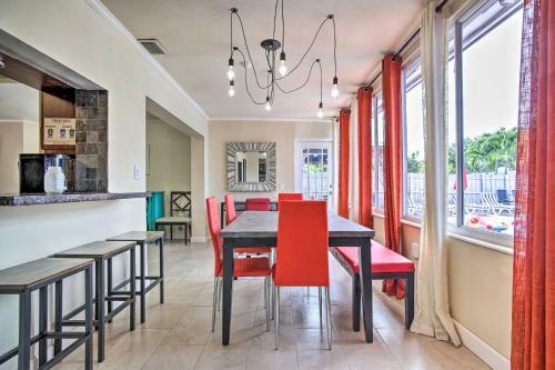 Fantastic Oasis With Fire Pit Less Than 6 Mi To Beach!