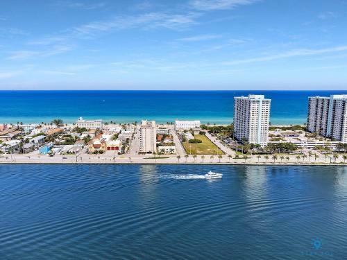 Modern Apartment W Bay View Pool Brm