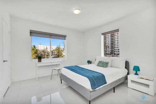 Modern Apartment W Bay View Pool Brm