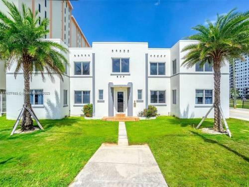 Modern Apartment W Bay View Pool Free Parking