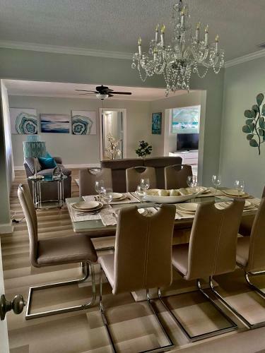 Gorgeous Modern Villa 5 Minutes From The Beach