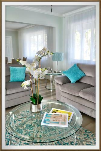 Gorgeous Modern Villa 5 Minutes From The Beach
