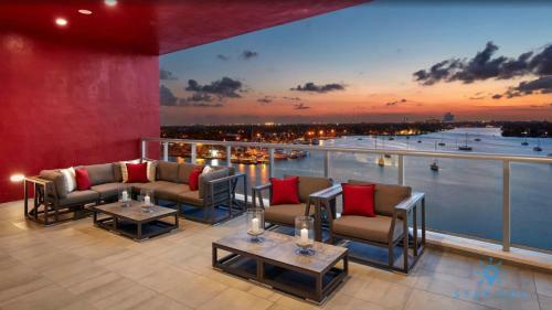Posada Beachfront Resort Infinity Edge Swimming Pool Hot