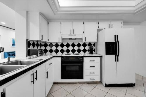 Hollywood Hills 3bd Home With Backyard