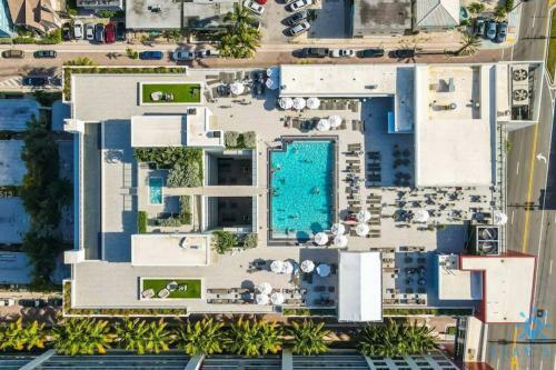 Modern Breathtaking Apt Rooftop Pool