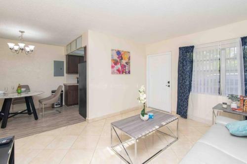 Spacious Apartment Close To Hardrock & Ftl Airport