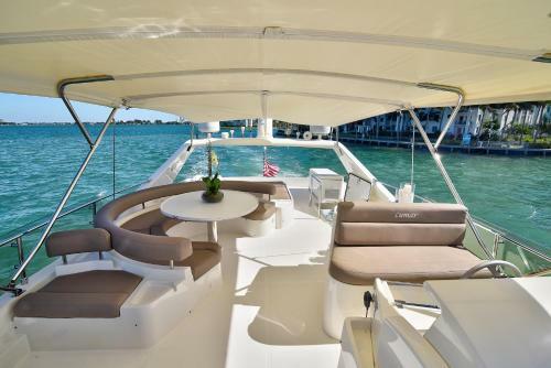 Luxurious 3 Bedroom Yacht Fontainebleau