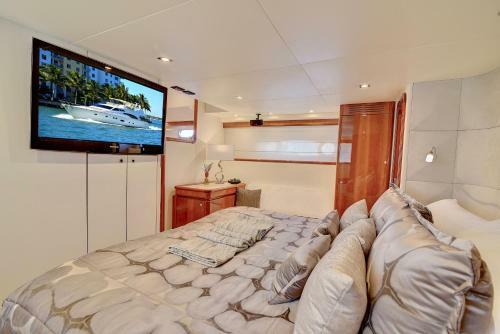 Luxurious 3 Bedroom Yacht Fontainebleau