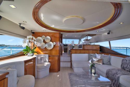 Luxurious 3 Bedroom Yacht Fontainebleau