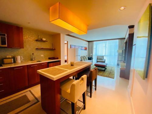 Ocean Access 2br Apartment Carillon