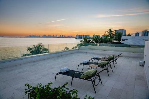 The Bay Villa
