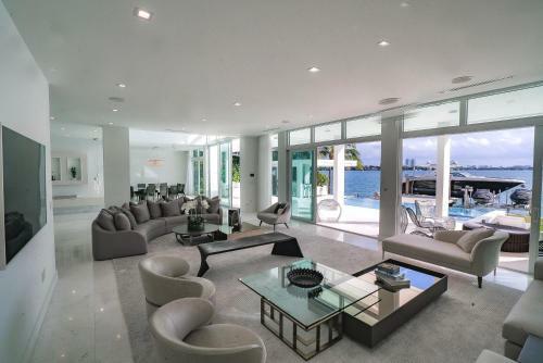 The Bay Villa