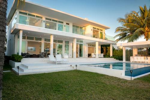 The Bay Villa