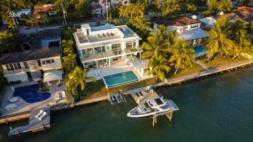 The Bay Villa