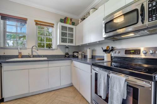 Coral Way - Brickell Area 3br House With Backyard