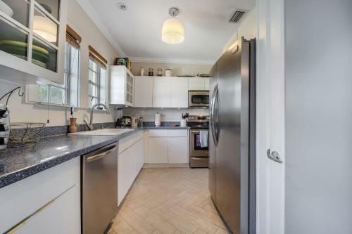 Coral Way - Brickell Area 3br House With Backyard