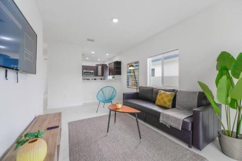 Awesome Brand New 3 Br House With Parking Lr3