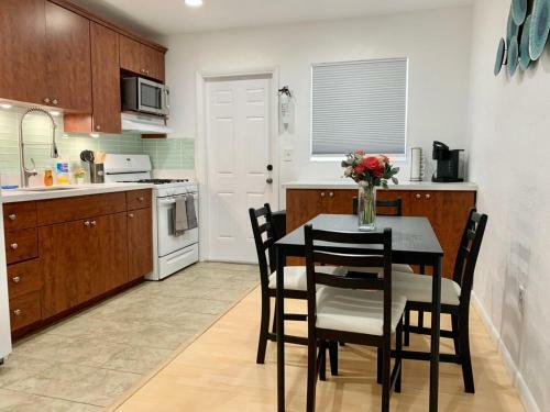 Peaceful 2 Br Home In Miami Modern District