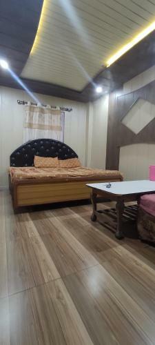 Hostal Hotel Monal Sarahan Bsr