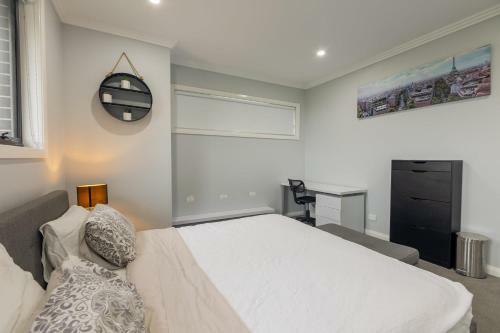 Captivating 5br Pet Friendly Home With Fully Fully Equiped Kitchen And Fast Wifi