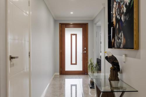 Captivating 5br Pet Friendly Home With Fully Fully Equiped Kitchen And Fast Wifi