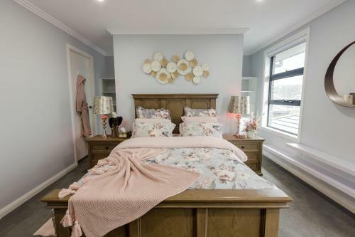 Captivating 5br Pet Friendly Home With Fully Fully Equiped Kitchen And Fast Wifi