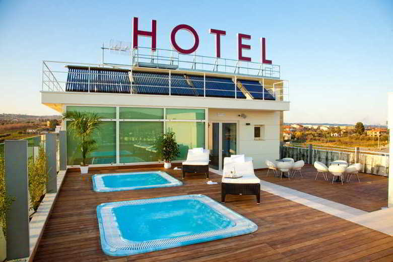 Breaking Business Hotel
