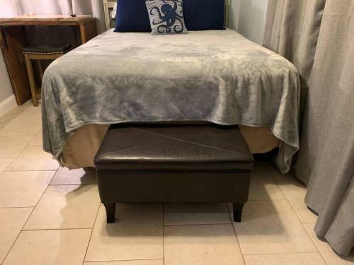 Castaway Beach Cottage (b) 1 Br, Kitchenette, Waterview