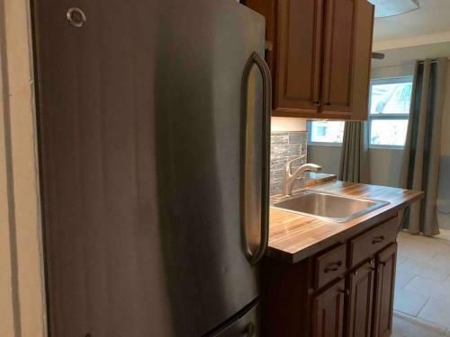 Castaway Beach Cottage (b) 1 Br, Kitchenette, Waterview