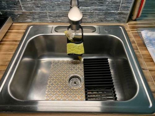 Castaway Beach Cottage (b) 1 Br, Kitchenette, Waterview