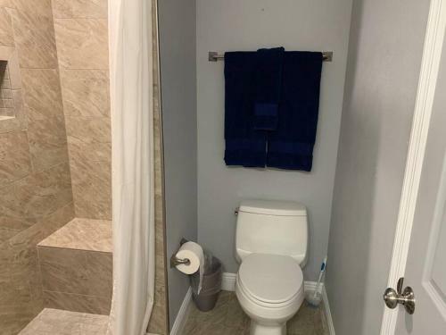 Castaway Beach Cottage (b) 1 Br, Kitchenette, Waterview